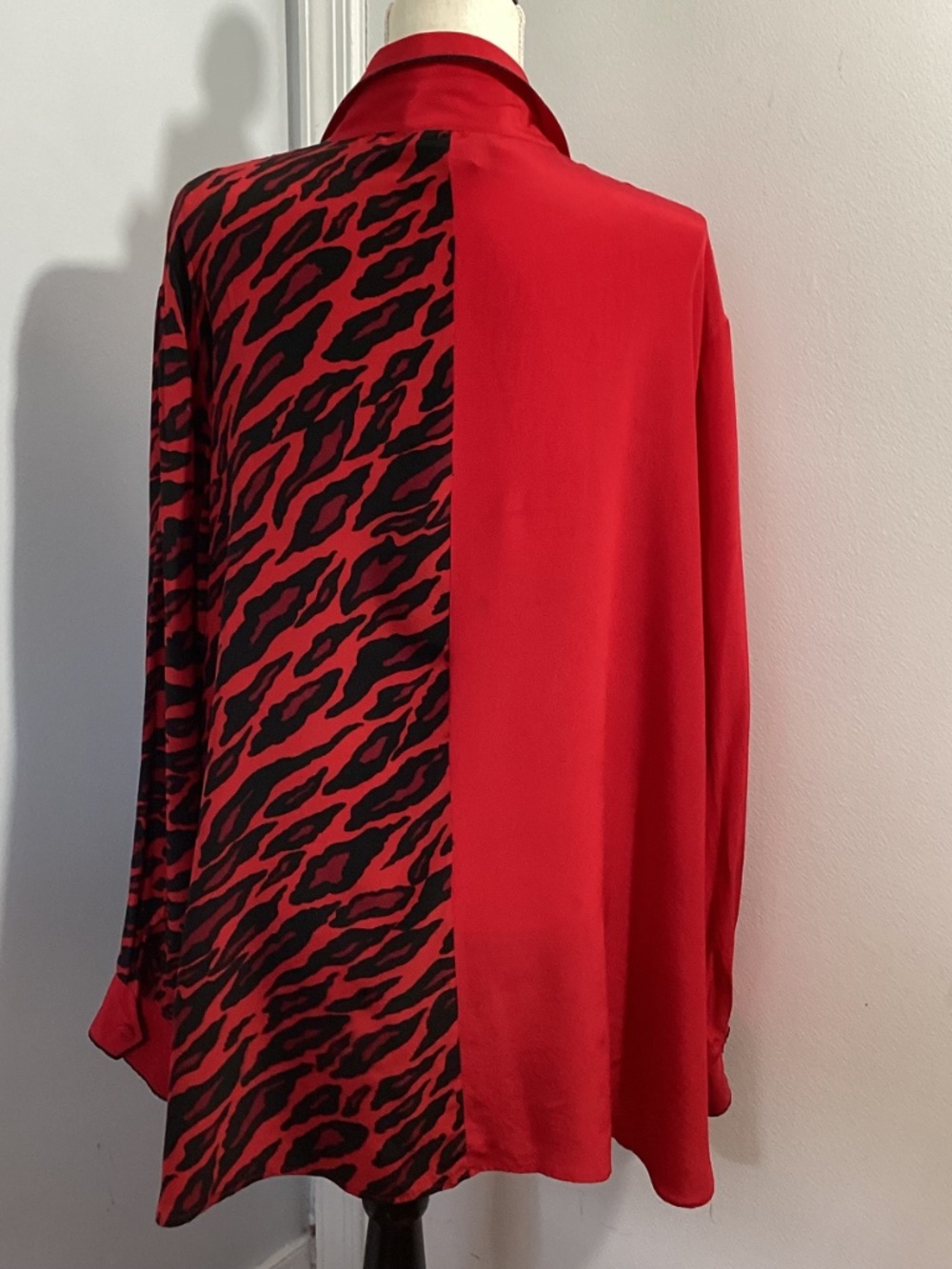 VTG BOB MACKIE WEARABLE ART 3X SILK RED BLACK BLOUSE ASYMMETRICAL ZIBRA PRINT - Picture 14 of 14